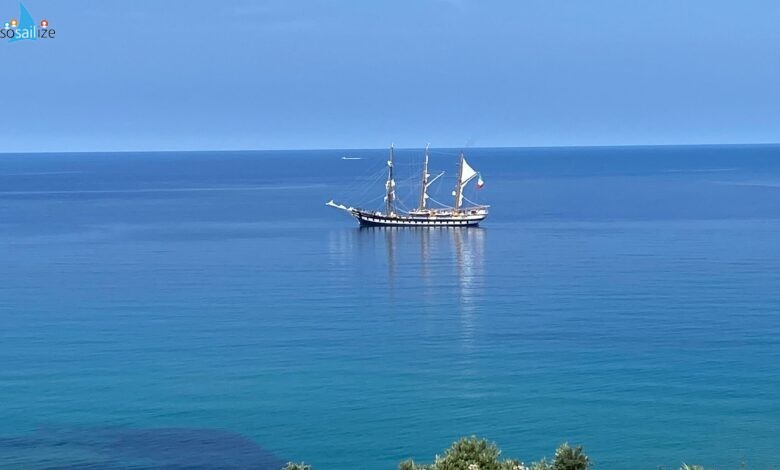 #Palinuro ship arrived in the #Cilento locality on the day of Sant'Antonio, protector of local sailors.The boat was previously in #lschia and in the evening, lighting up with the tricolor, it gave particular charm to the green island.The Deputy Mayor Silverio D'Angelo welcomed the ship with a tribute to the sailors on board.L’imbarcazione è giunta nella località #Cilentana proprio nel giorno di Sant’Antonio, protettore dei marinai locali.L’imbarcazione è stata precedentemente ad #lschia e la sera, illuminandosi col tricolore, ha donato particolare suggestione all’isola verde.Ad accogliere la nave il vicesindaco Silverio D’Angelo con un omaggio per i marinai di bordo.