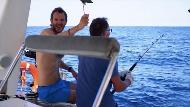 We caught a tuna. - Sailing across the atlantic Ep. 5