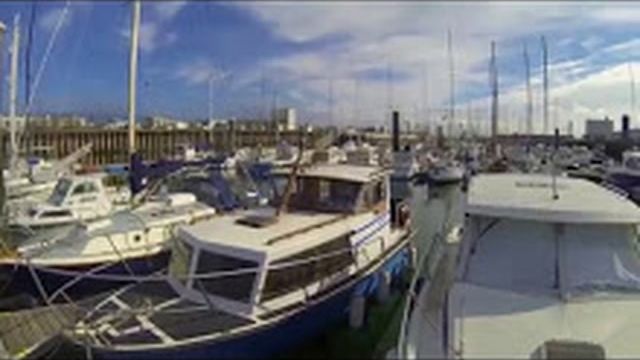 Bought a power boat to cruise the European canals - MUCH easier without a keel