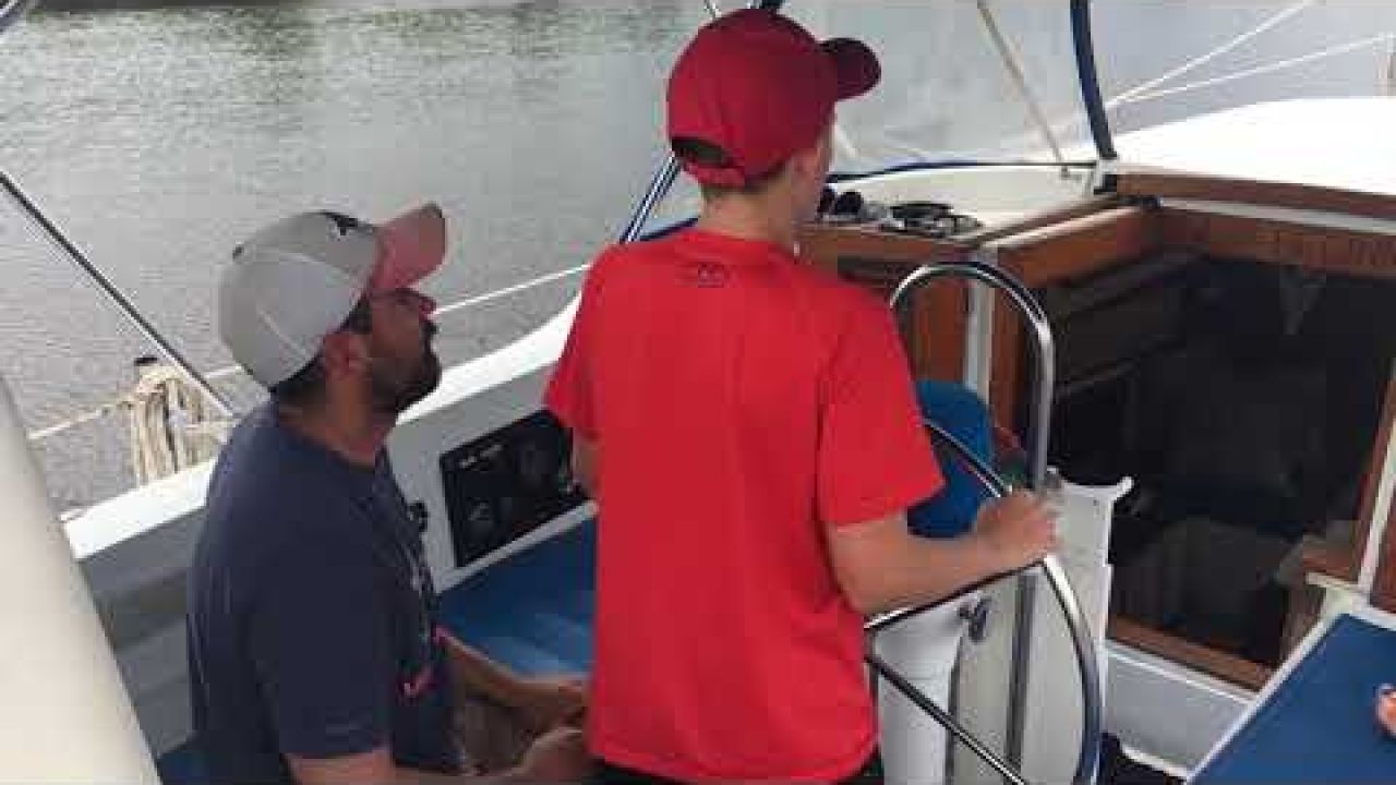 Buying a Sailboat | Episode 1 | Sailing New Beginning