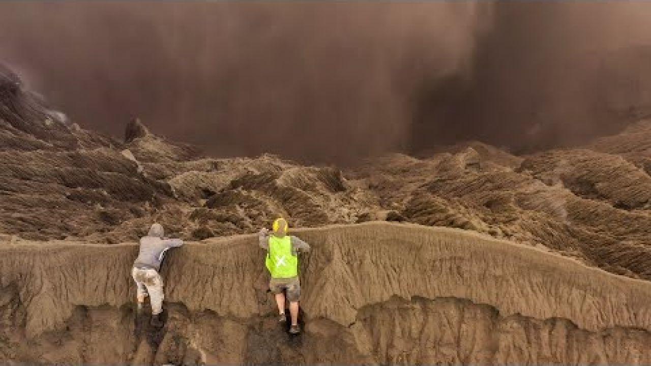 Incredible live VOLCANO, part 2 Sailing Indonesia (Learning By Doing Ep 91)