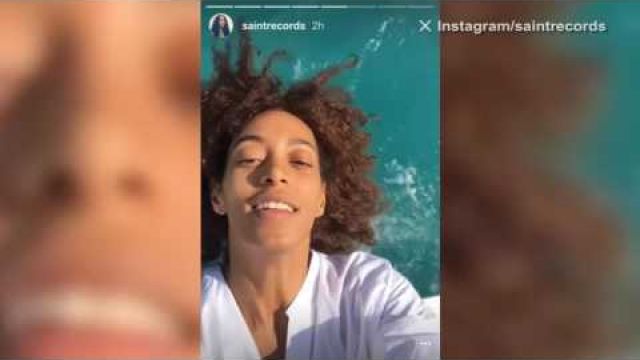 Solange enjoys warm Miami weather on a sailboat with gal pals