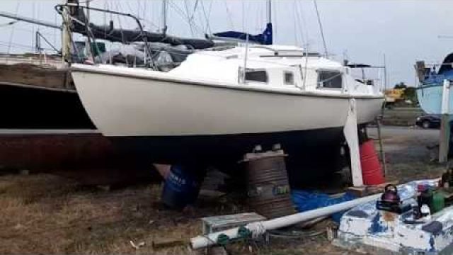 Finished antifouling dons yacht 7 coats of paint on don one on the yacht